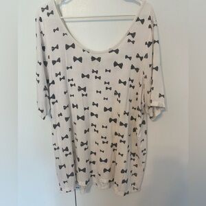 Lane Bryant 18/20 2X Cream and Black Scoop Neck Top